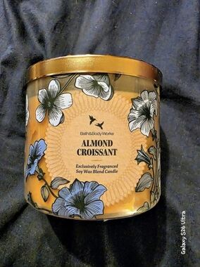 Bath & Body Works Almond Croissant 3-Wick Candle